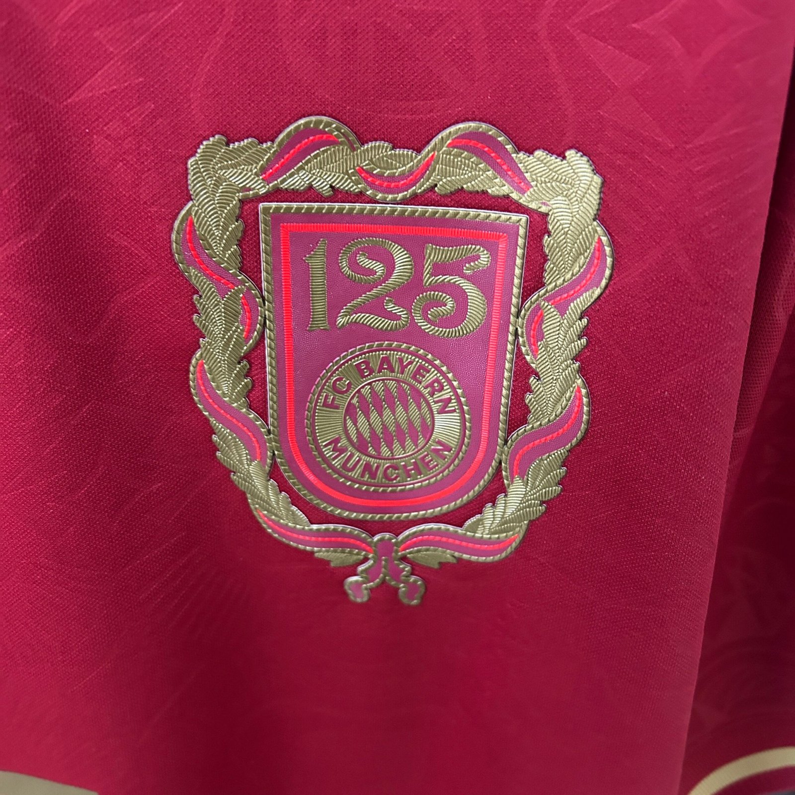 Camisa Bayern Munich Edição 125º aniversário 25/26 - Masculina - Vermelha - Imagem 4