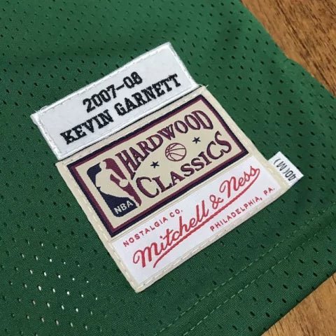 Regata NBA Boston Celtics Edition 2007-2008 Mitchell & Ness Authentic Garnett 5 - Verde - Imagem 3