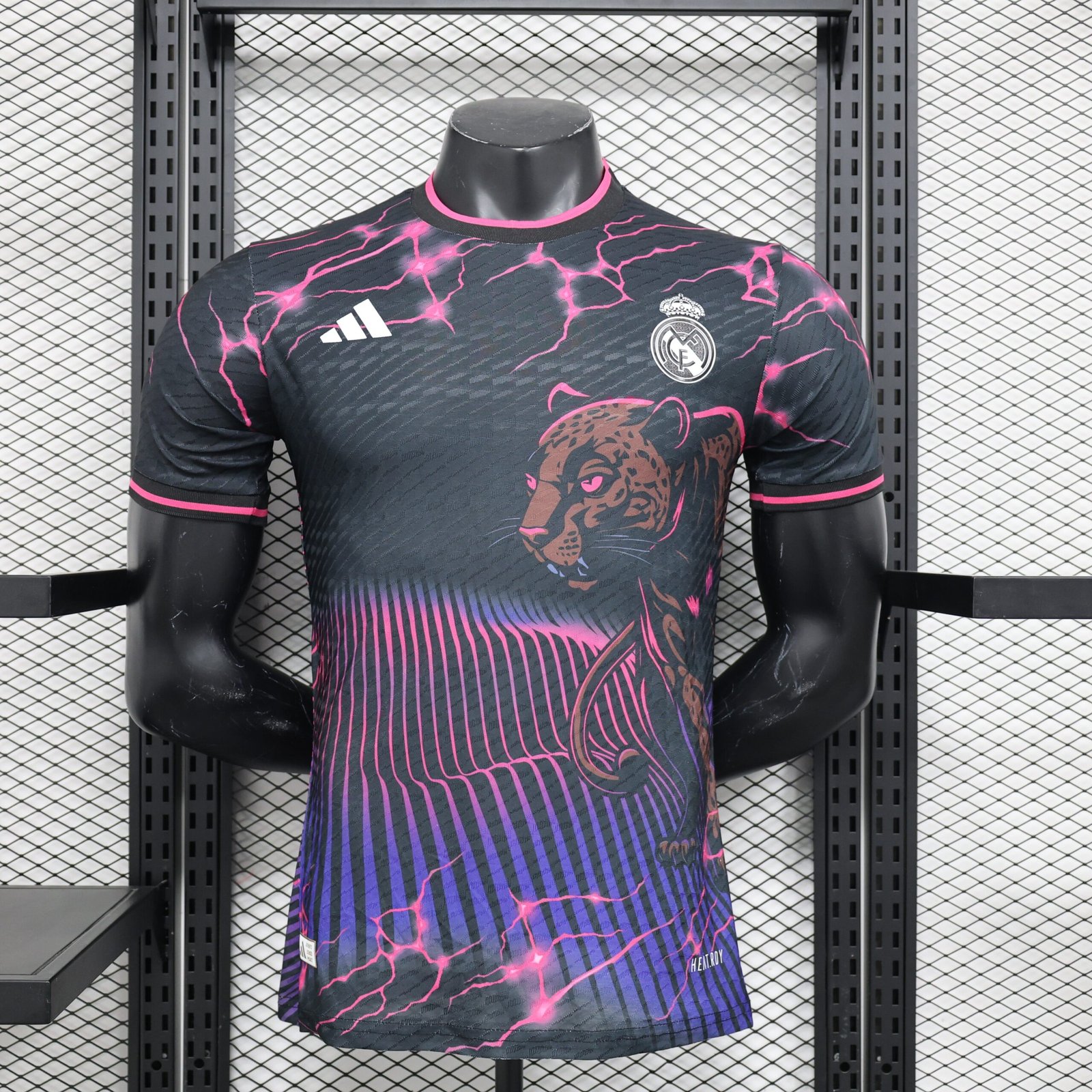 Camisa Real Madrid Edição Especial 2024/25 Jogador Masculino - Preta, Roxa e Rosa