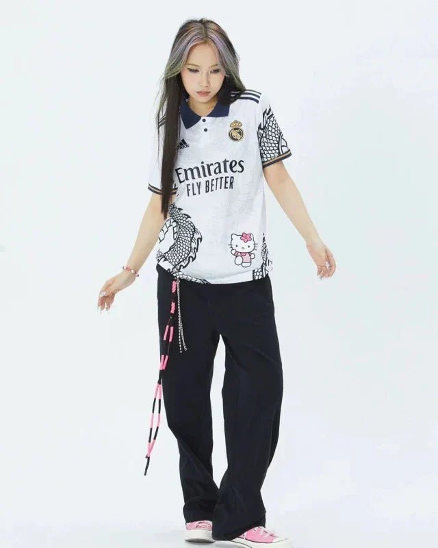 Camisa Real Madrid Hello Kitty 24/25 s/n° Torcedor Masculina - Preta - Imagem 3
