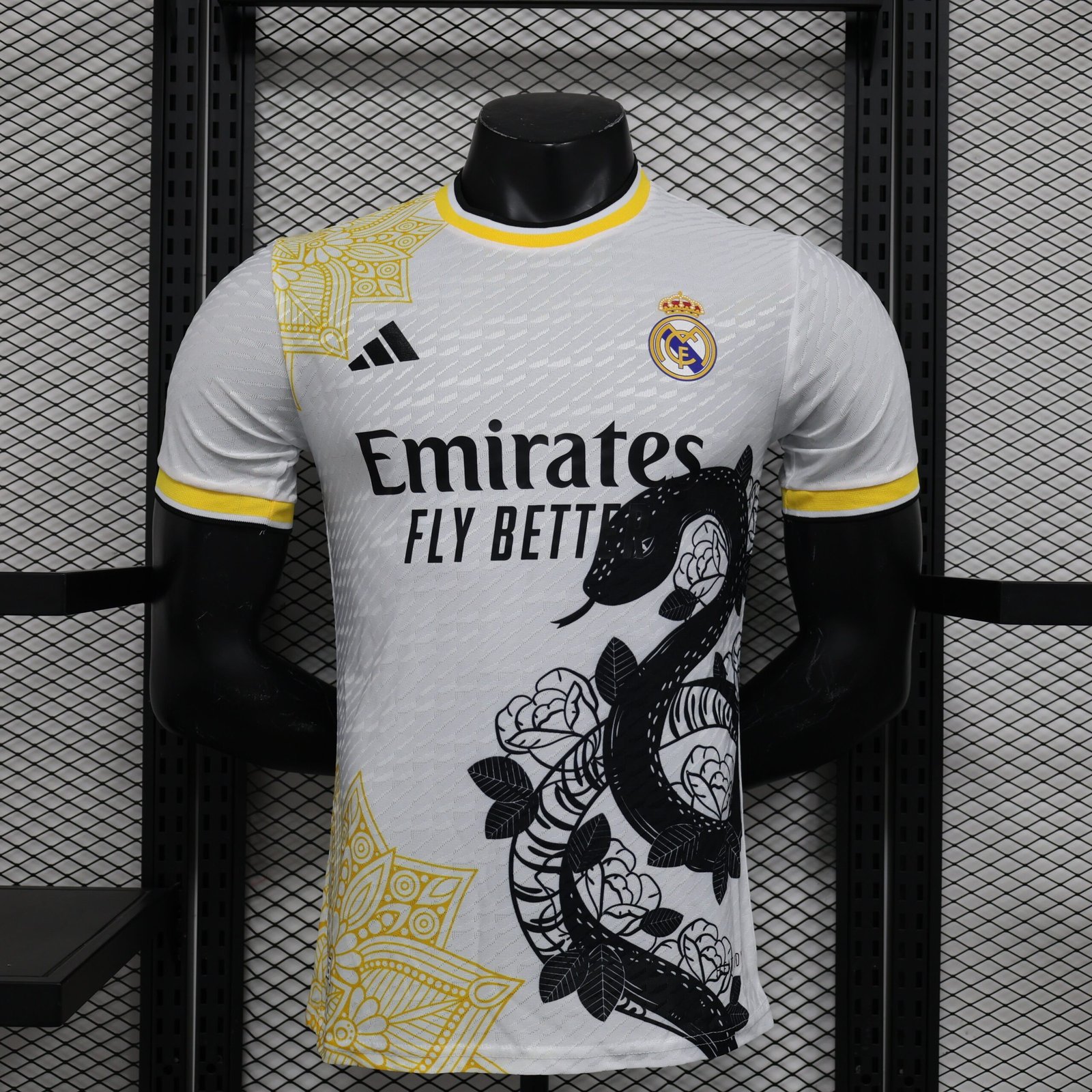 Camisa Real Madrid Edição Especial 2024/25 Jogador Masculino - Branca, Dourada e Preta