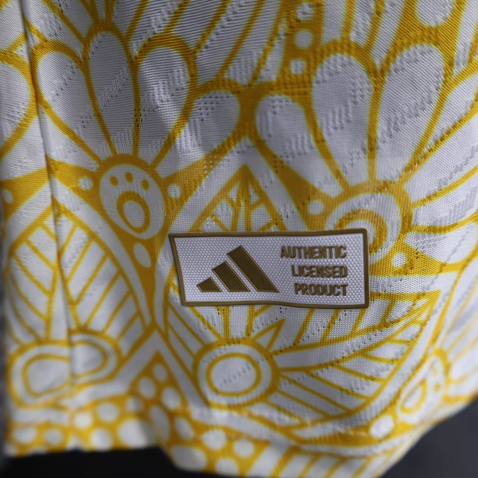 Camisa Real Madrid Edição Especial 2024/25 Jogador Masculino - Branca, Dourada e Preta - Imagem 3