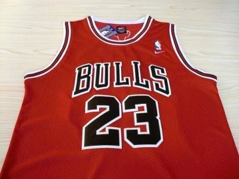 Regata NBA Retrô Chicago Bulls Authentic Jordan 23 - Vermelha - Imagem 3