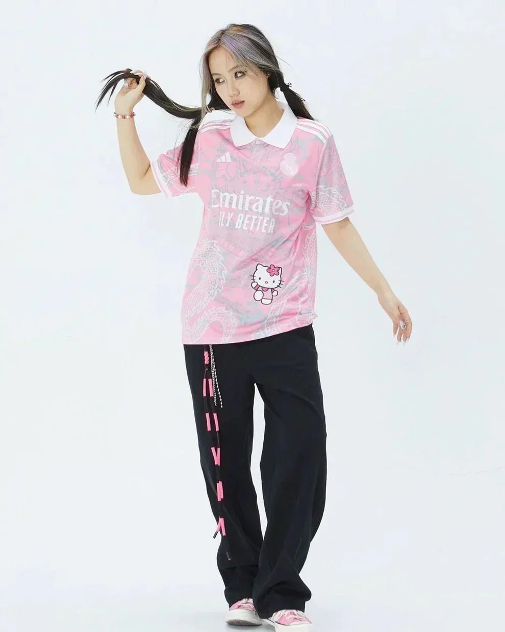 Camisa Real Madrid Hello Kitty 24/25 s/n° Torcedor Masculina - Rosa - Imagem 3